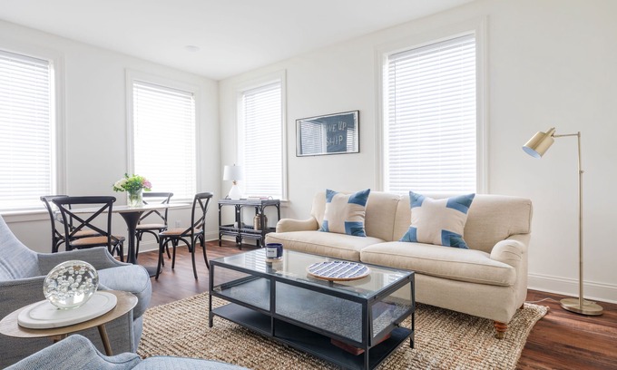 West Main Historic District Apartamento | Historic Downtown flat with amazing River views! Hosted by Stay@713