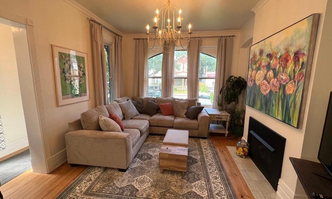 Ludlow Casa | Historic Downtown Ludlow Townhouse