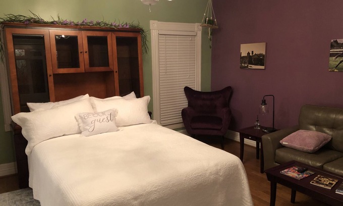 Versailles Apartamento | Historic Downtown Morgan Street Apartment - Pet Friendly!