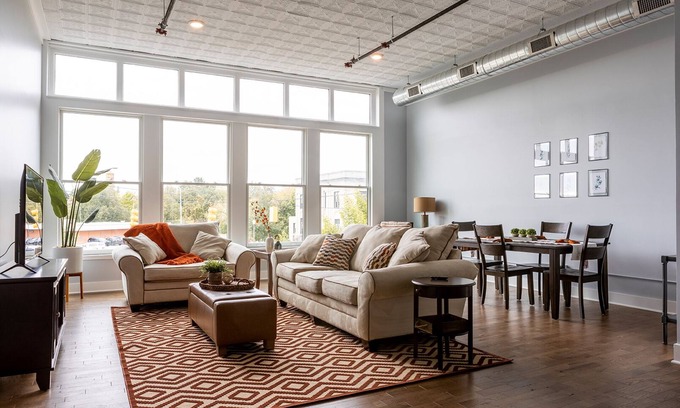 Owosso Apartamento | Historic Downtown Owosso Loft