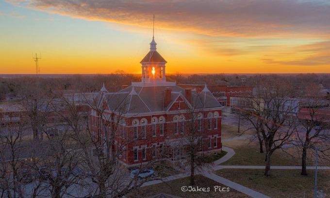 Yates Center Apartamento | Historic Downtown Apartment: The Suite Retreat