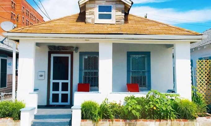 Far Rockaway Casa | Historic Far Rockaway Beach Bungalow Next To Boardwalk