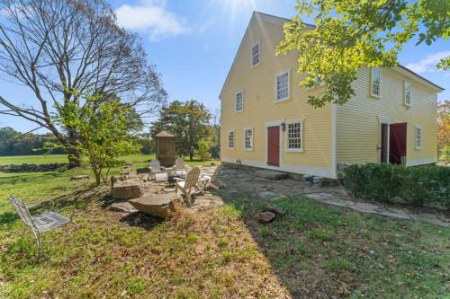 Bozrah Casa | Historic Farm on 96 Acres!