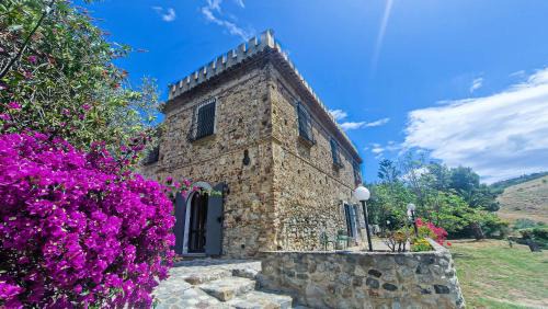 Roccella Jonica Casa | Historic Farmhouse Among Olive Groves Near The Sea