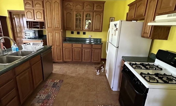 Glouster Otro | Historic Farmhouse located in the heart of Burr Oak State Park