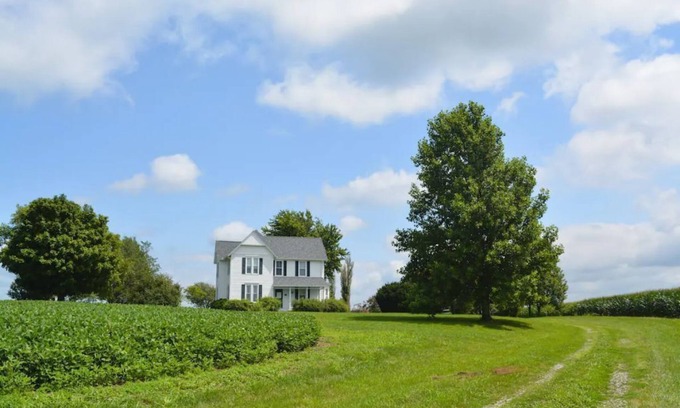 Wakenda Casa | Historic farmhouse near Marshall with epic sunsets