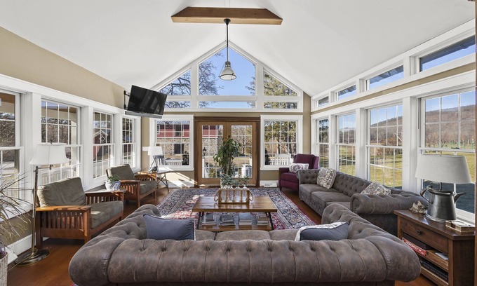 Leeds Otro | Historic farmhouse w/ private Catskill Creek access. Close to skiing and hiking.