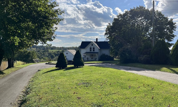 Blacksburg Casa | Historic farmhouse with amazing views! Close to campus, trails, and farm brewery