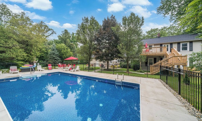 Fennville Casa | Historic Fenn Hill Estate w/Idyllic Vineyard Views - Arcade, Hot Tub, Fire Pit & Pool