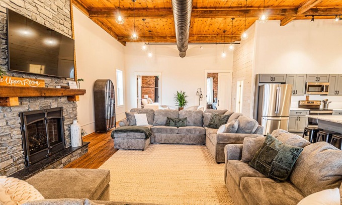 Annville Condominio | Historic Firehouse near Hershey PA