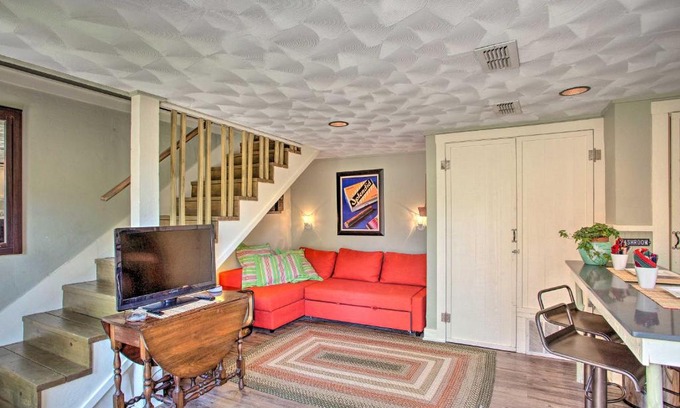 Fairmount Casa | Historic Fort Worth Cottage with Shared Pool!