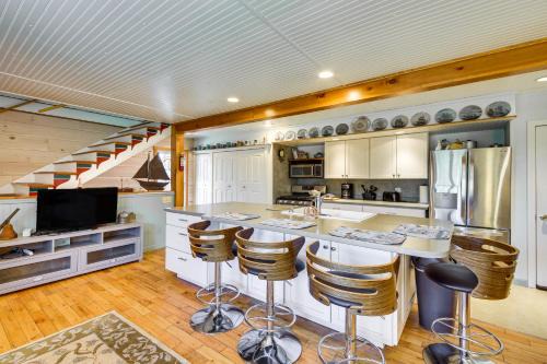 Friendship Casa | Historic Friendship Boat House Near Back River!