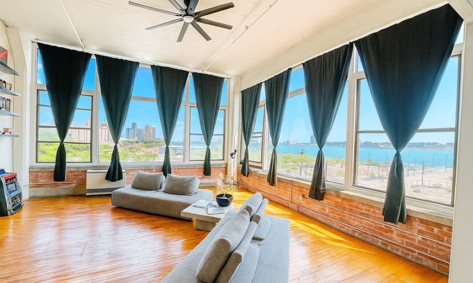 Detroit Apartamento | Historic Gem w/Iconic Views!