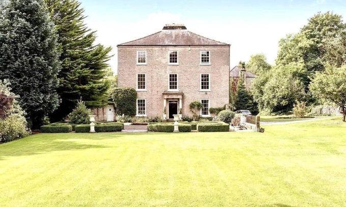 Richmond Casa | Historic Georgian Villa in Richmond by the River Swale