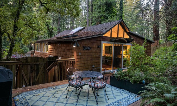 Redwood City Casa | Historic Getaway in the Redwoods (with Hot Tub!!)