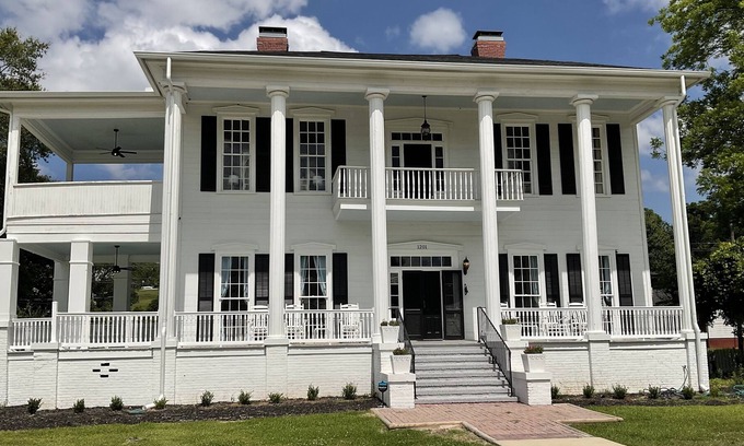 West Point Casa | Historic Greek Revival home minutes from West Point Lake