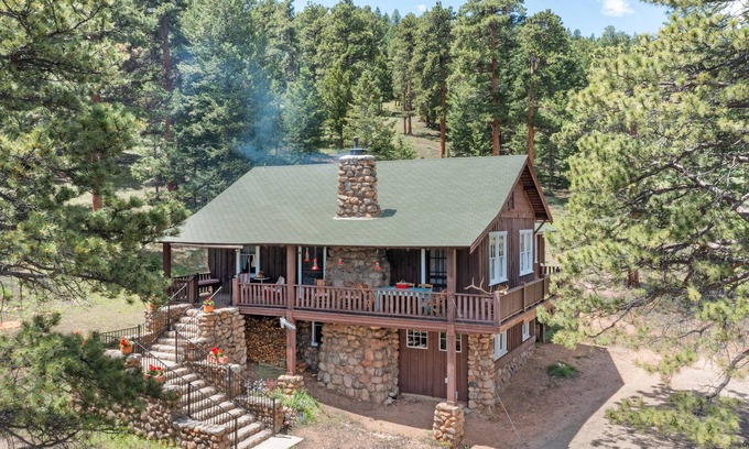 YMCA of the Rockies Cabaña | Estes Park Cabin, Sleeps 11, en YMCA of the Rockies conferencia grnds, mtn view