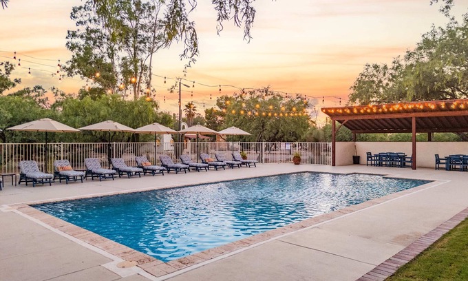 Tanque Verde Casa | Summer Low Rates-Pool, Pickleball, BBQ Solana #1