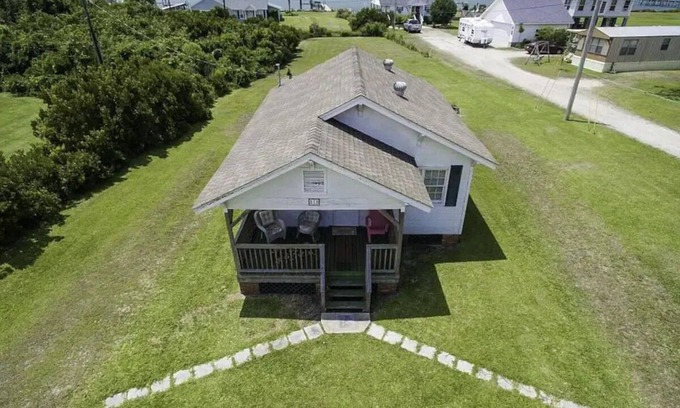 Harkers Island Casa | Historic Harkers Island Bungalow