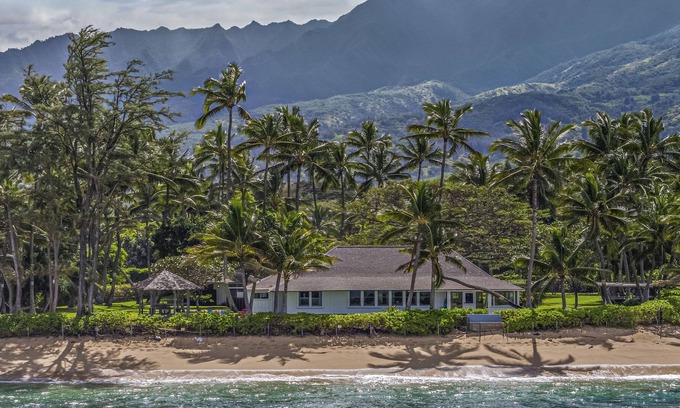 Mokuleia Casa | Historic Hawaii Beachfront Estate w/ Modern Design