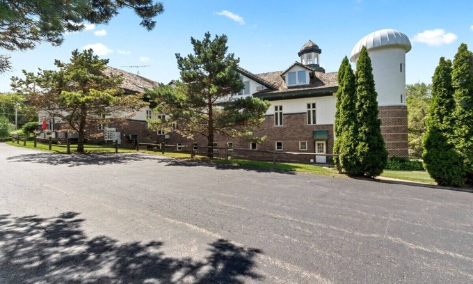 Lake Geneva Apartamento | Historic Hayloft Lodge |Year-Round Activities |Short Drive to Beach, Dwntwn, Pumpkin Patch & Zipline