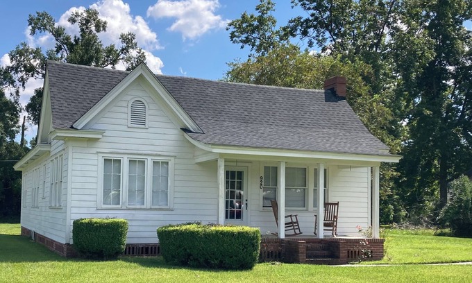 Richmond Hill Casa | Historic Henry Ford built charming 3-bedroom house in center of Richmnd Hill.