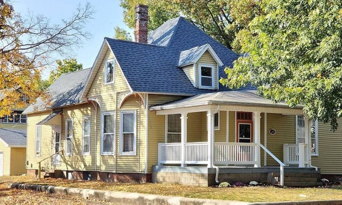 Terre Haute Casa | Historic Home | Central Location & Pet-Friendly