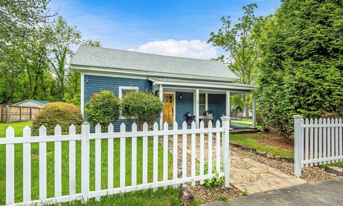 Brevard Casa | Historic Home Downtown Brevard