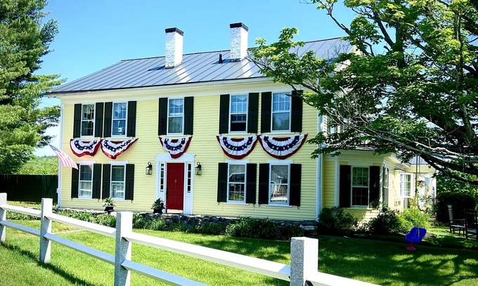 New London Casa | Historic Home In the Heart of New London