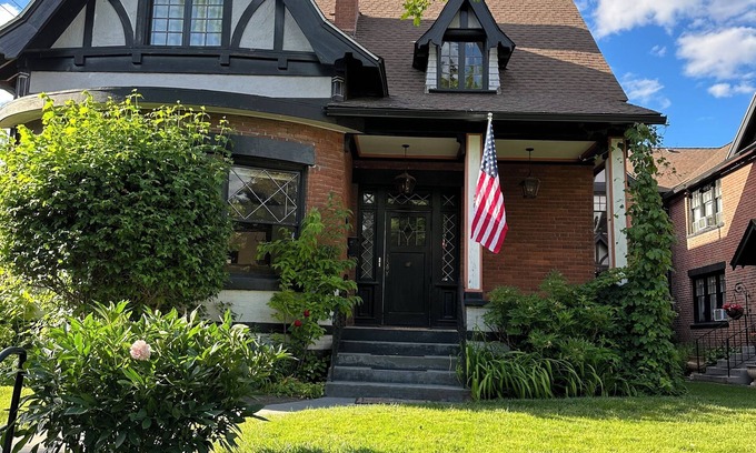 Garden District Casa | Historic home in downtown Coeur d' Alene - 10 minute walk to the lake.