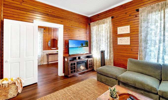 Southeast Pensacola Casa | Historic Home Near Downtown Pensacola - Only 8.8 Miles To The Beach!