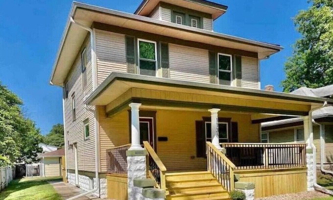 Near South Casa | Historic Home Near Downtown 4 beds, 1 Bathroom, 2 Car Garage.