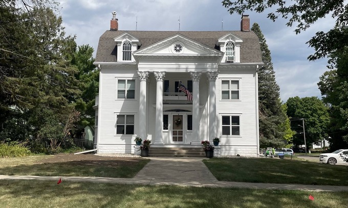 Storm Lake Casa | Historic home near lake, parks, shopping and BVU! Perfect for the holidays!