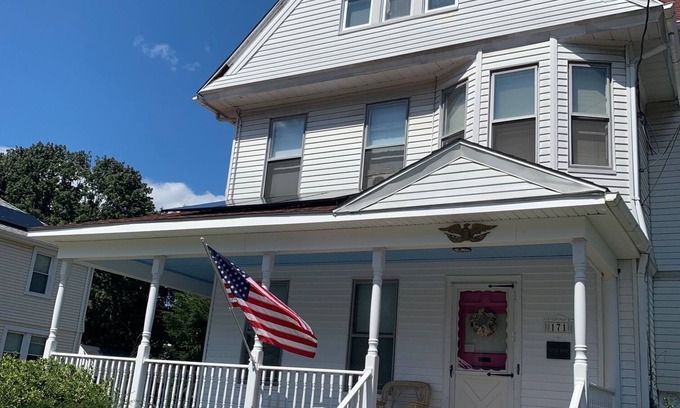 West Haven Casa | Historic Home near the Beach! And Yale!