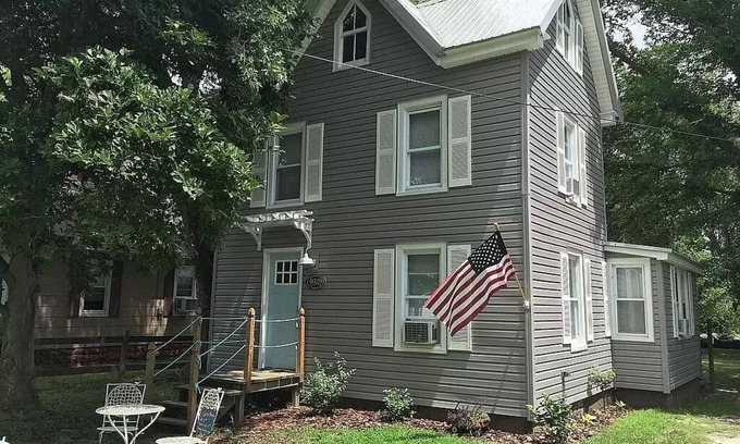 Ewell Casa | Historic home on Smith Island w/ dock!