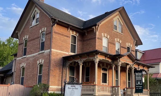 McGregor Casa | Historic home on the Mississippi River; Families and friends gather here