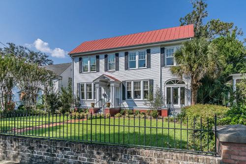 Historic District Casa | Historic Home Overlooking the Beaufort River Located on Bay St - Sleeps 10