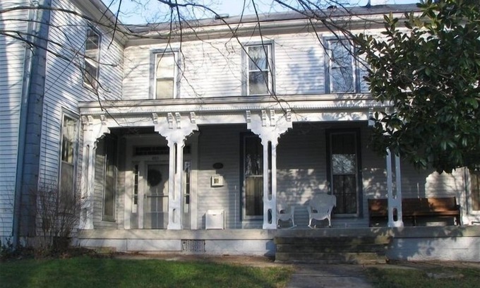 Russellville Casa | Casa Histórica - Victorian Stage Coach Inn
