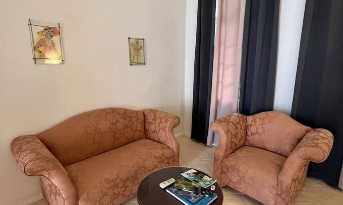 Port Antonio Apartamento | Historic Hotel w/ Overlooking views of the Caribbean Sea and the Blue Mountains!