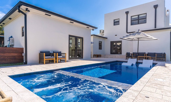 East Little Havana Casa | Historic house, heart of Miami. Heated pool & jacuzzi. Walk to Marlins Park