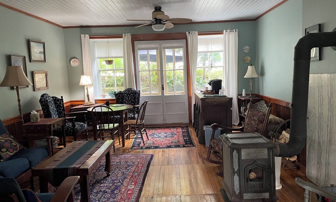 Stockholm Cabaña | Historic House in Stockholm, Wisconsin