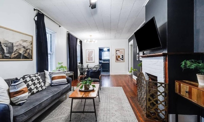 Freetown - Port Rico Casa | Historic Jefferson St Retreat 4 Bedrooms + Garden & Parkin