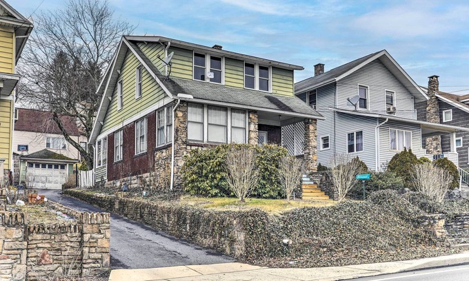 Ferndale Casa | Historic Johnstown Vacation Rental w/ Sunroom
