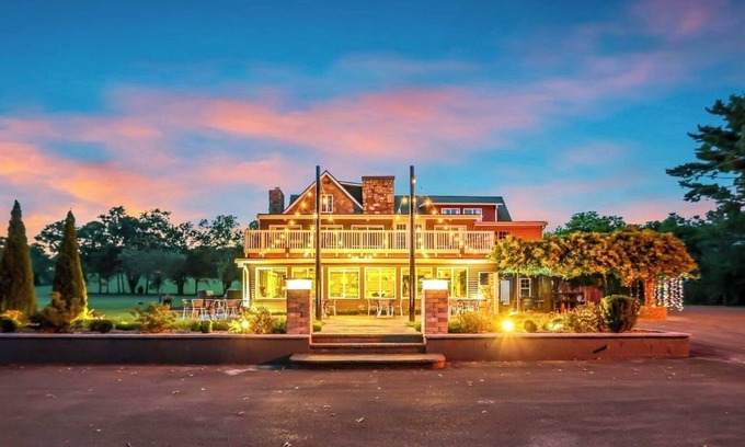 Bethpage Complejo | Historic Leon Russell estate: 13BR, 9BA, 24 BEDS