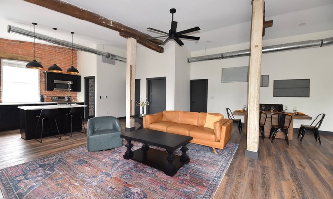 Tipp City Apartamento | Historic Loft Apartment 1-Bed, 1 and 1/2 bath with WiFi, AC in lovely Tipp City