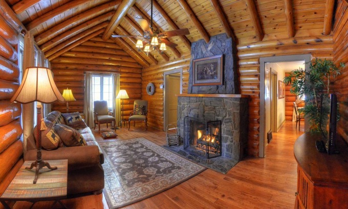 Rapid City Cabina | Historic Log Cabin- A True Black Hills Original
