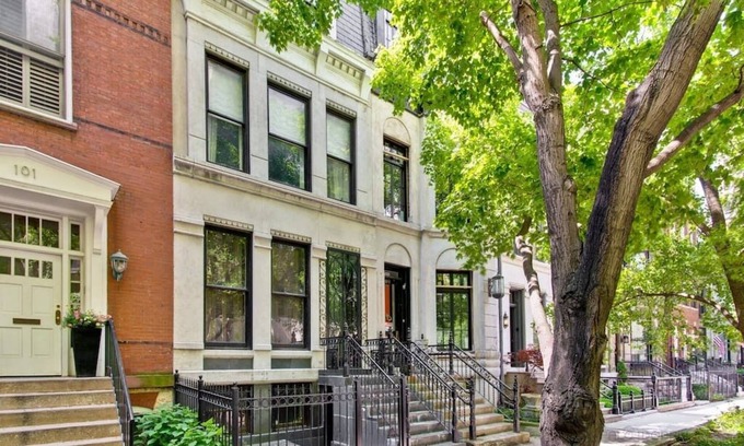 Gold Coast Casa | Historic luxury townhouse on Chicago's Gold Coast