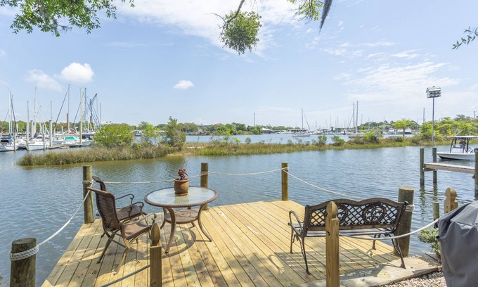 Warrington Casa | Historic Mahogany Mill Kiln Town Home with Boat Slip - Bayou Chico