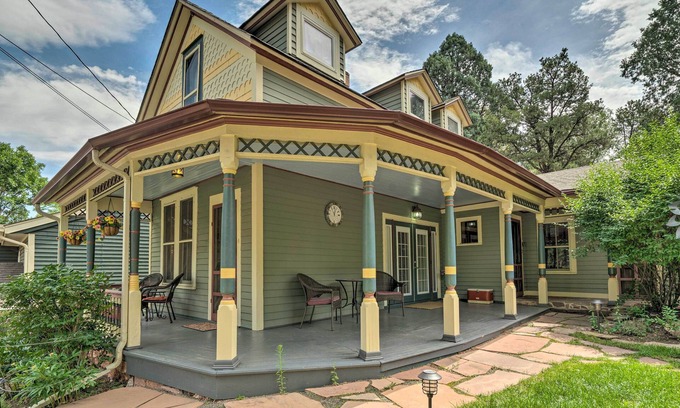 Manitou Springs Cabaña | Historic Manitou Springs Victorian: Walk Downtown!