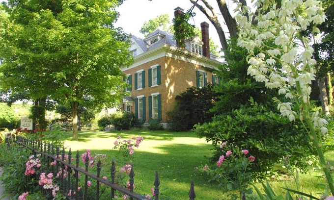 Bloomington Casa | Historic Manor Overlooking Park